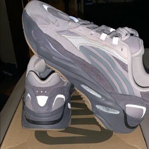 Yeezy boost 700 V2s